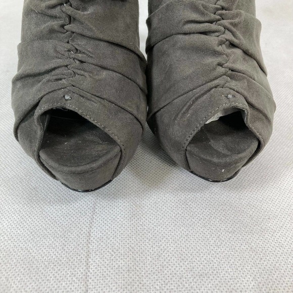 Guess Pumps Womens Sz 7.5 Gray Ruched Micro Suede Peep Toe Stiletto Heels Zipper - Picture 2 of 7